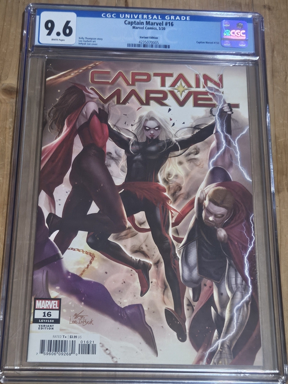 Captain Marvel #16 CGC. 9.6 White Pages w/ Lee Variant